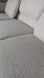 Ecksofa Virello L-Form - verstellbare Kopfstützen, Schlaffunktion, Bouclé-Stoff, JBL-Soundsystem.